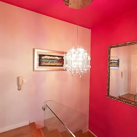 Charming Penthouse With Private Terrace شقة